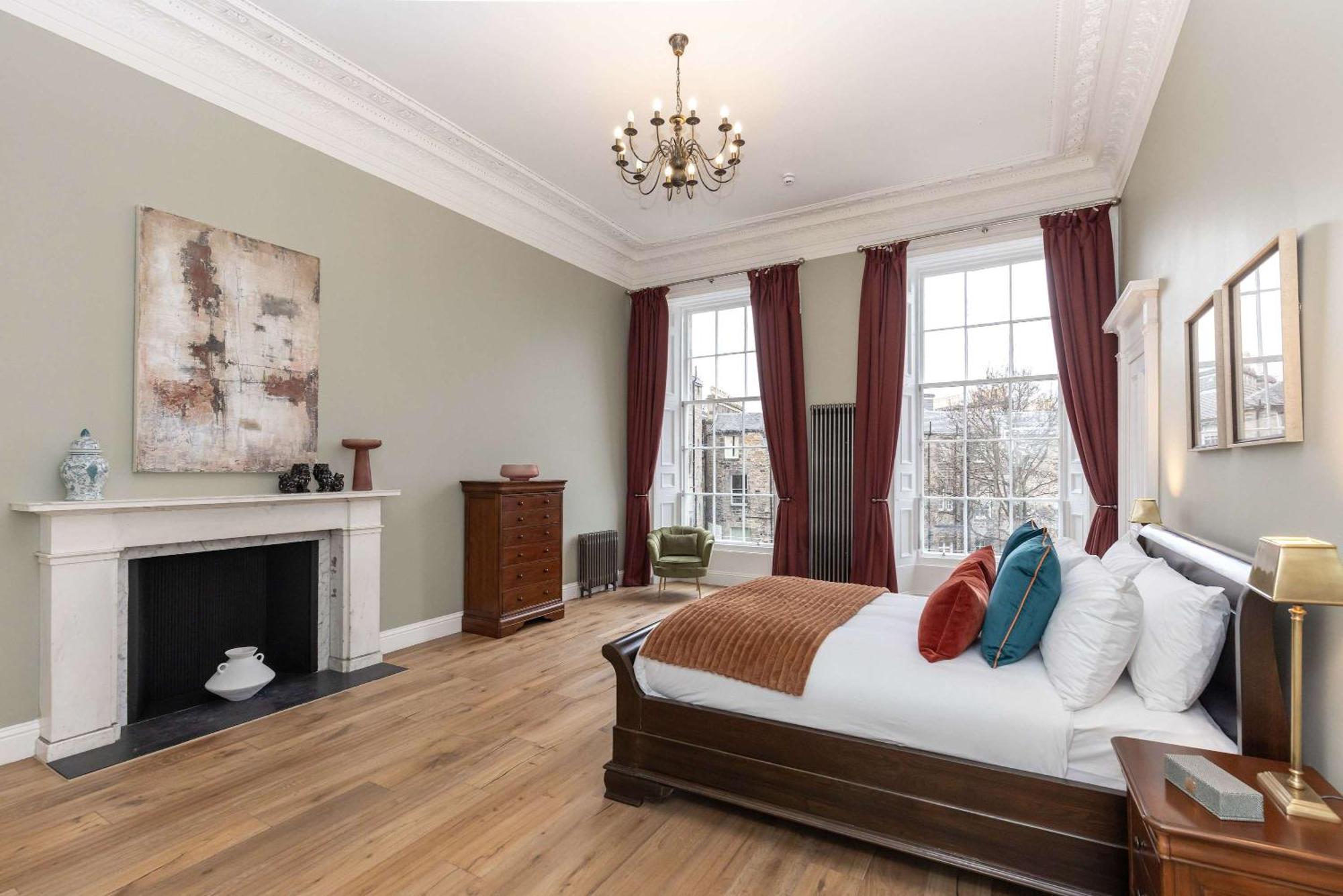 Dragon Suites Luxury Apartments At 9 Albyn Place EDI Exterior photo