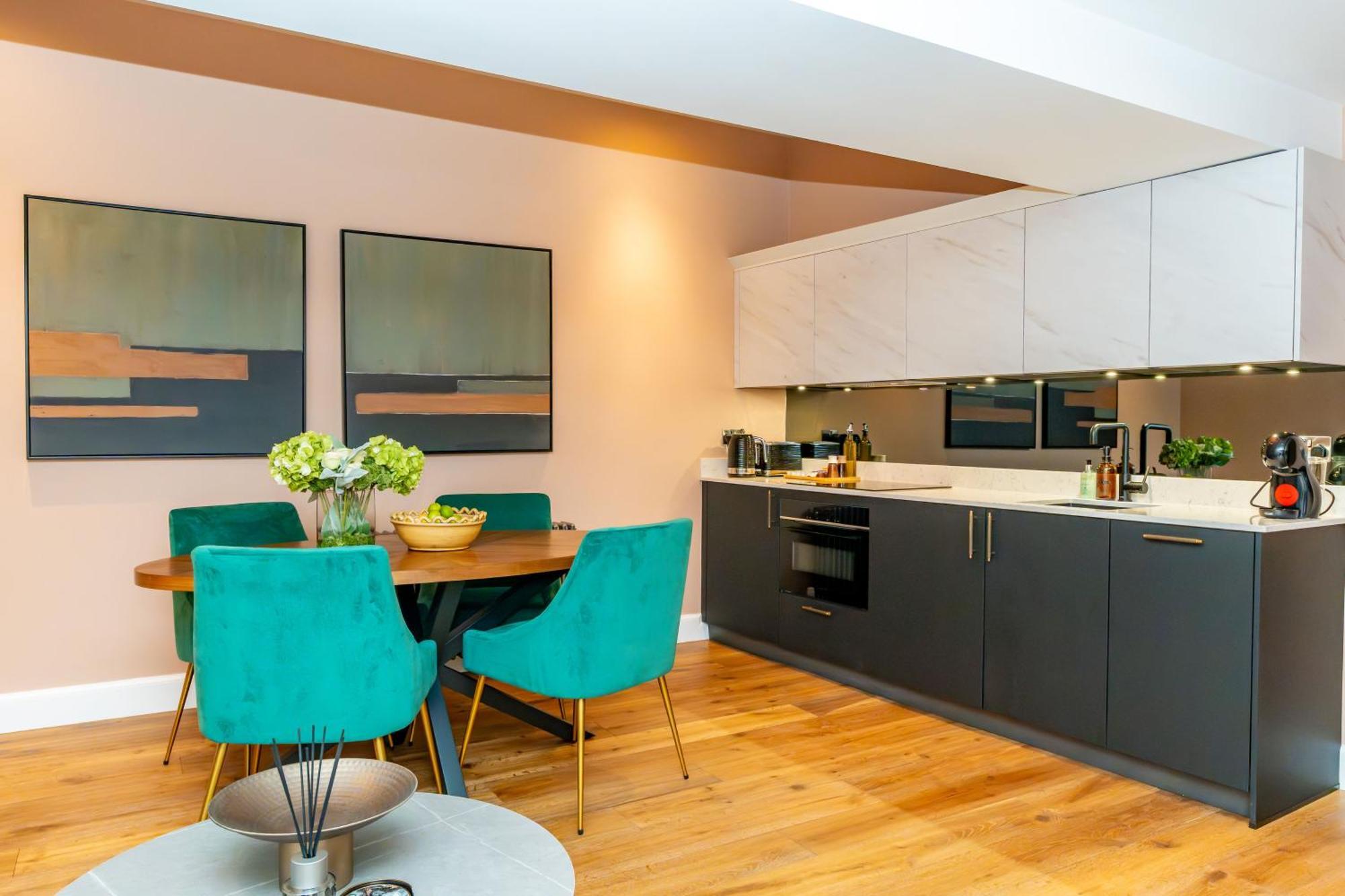 Dragon Suites Luxury Apartments At 9 Albyn Place EDI Exterior photo