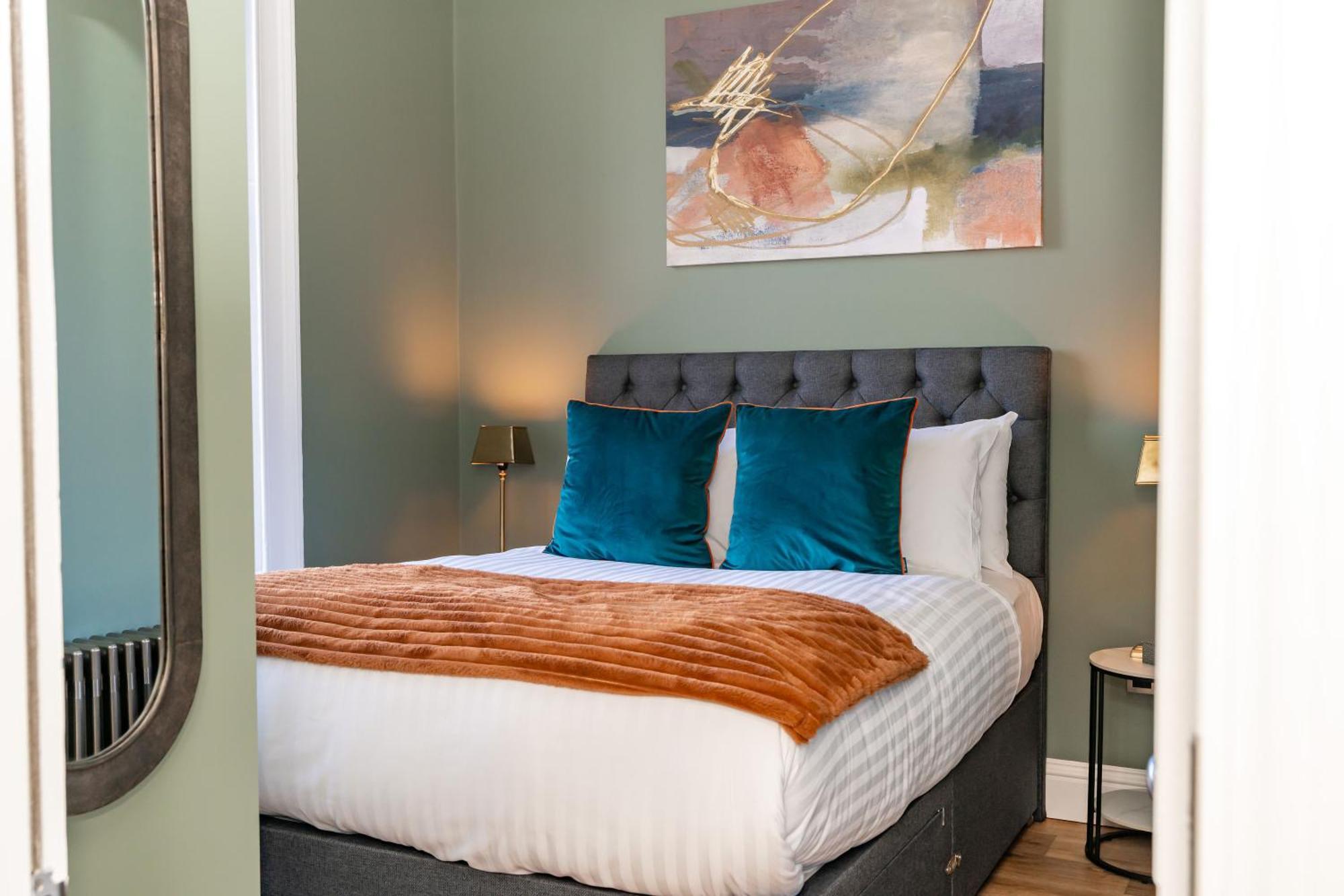 Dragon Suites Luxury Apartments At 9 Albyn Place EDI Exterior photo