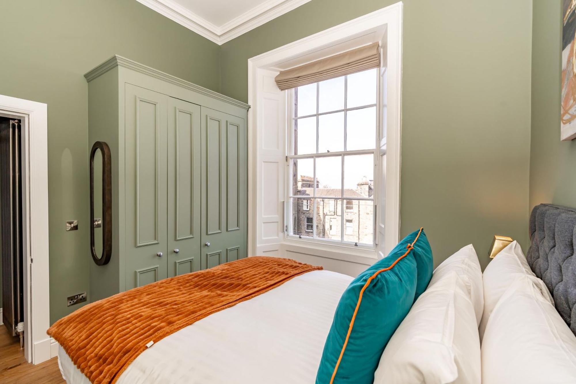 Dragon Suites Luxury Apartments At 9 Albyn Place EDI Exterior photo