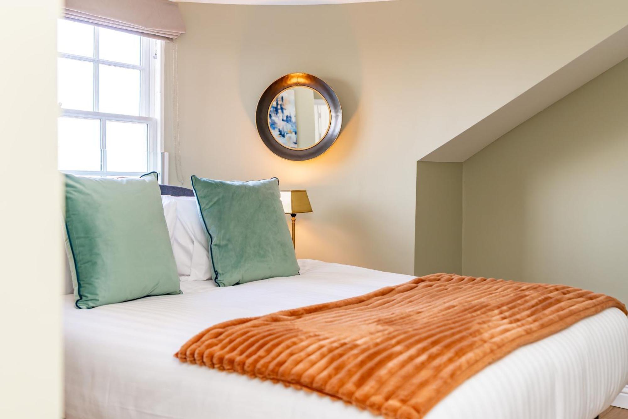 Dragon Suites Luxury Apartments At 9 Albyn Place EDI Exterior photo