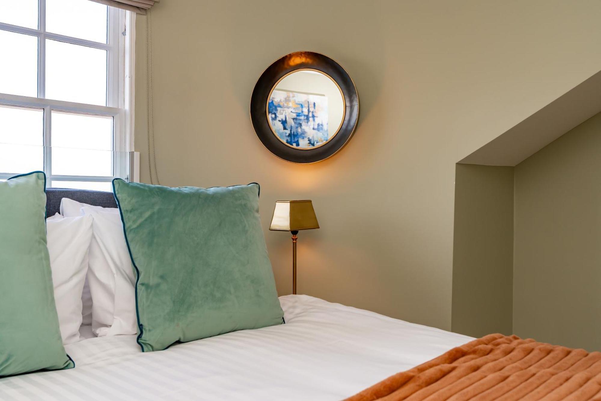 Dragon Suites Luxury Apartments At 9 Albyn Place EDI Exterior photo