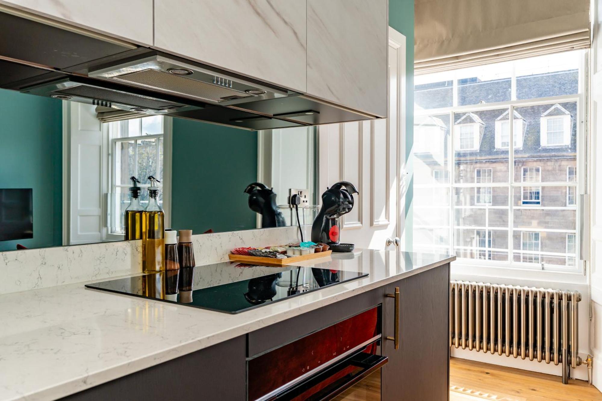Dragon Suites Luxury Apartments At 9 Albyn Place EDI Exterior photo